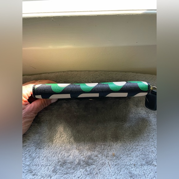 ORLA KIELY Heart Zip Around Wallet!! - Picture 4 of 8